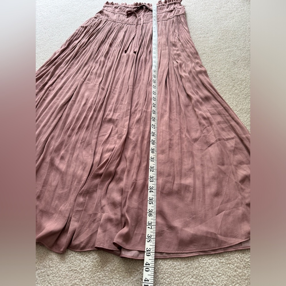 Pleated midi skirt by Vestique - Picture 4 of 7